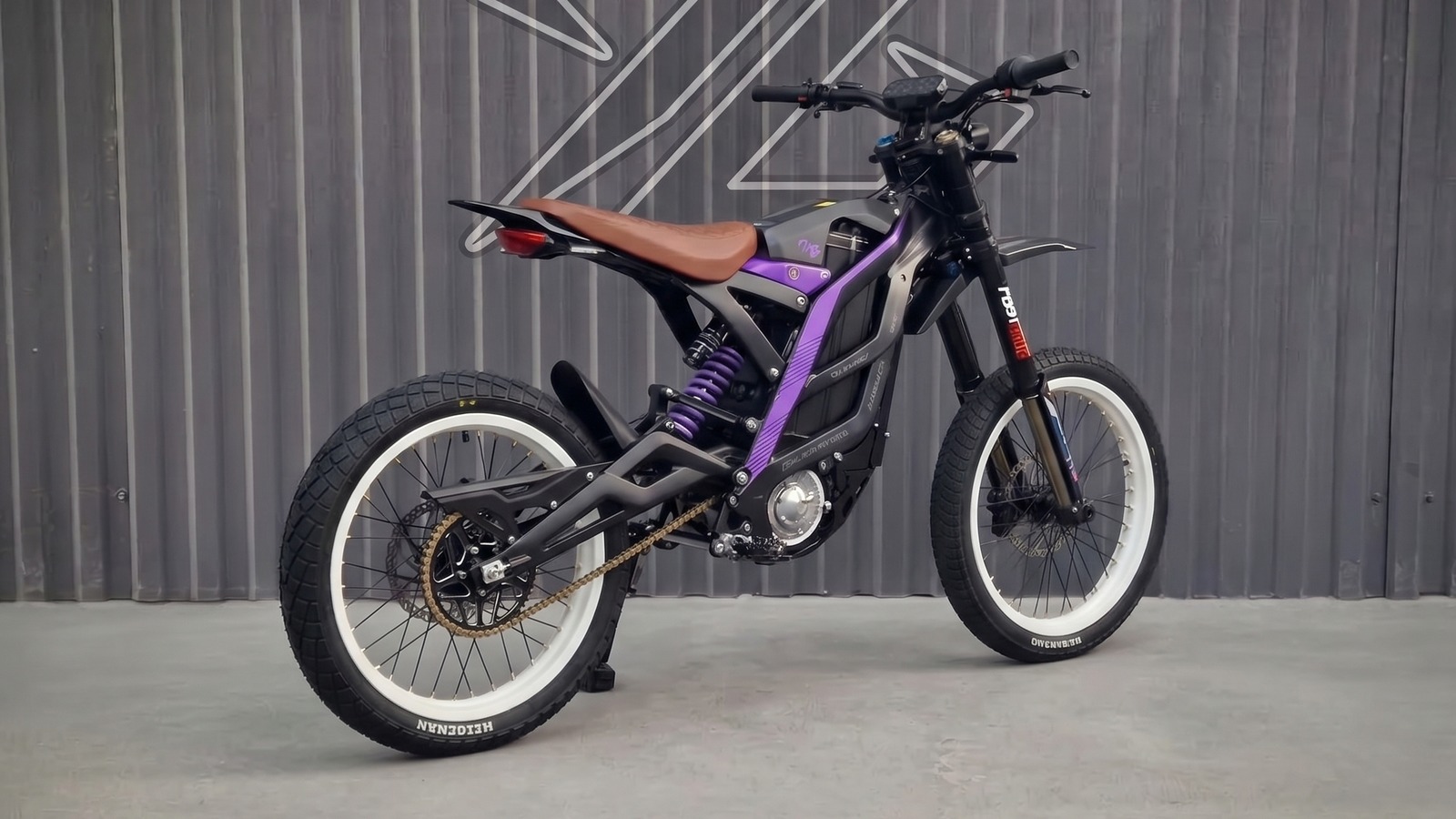 17″-Supermoto-Räder an Sur-Ron und 79Bike Falcon — was sich auf Asphalt wirklich ändert