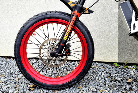 Zakázková sada kol SUPERMOTO 17″ — Sur-Ron LBX / L1e, Talaria Sting MX3/MX4, 79Bike Falcon PRO, E-Ride Pro SS 2.0