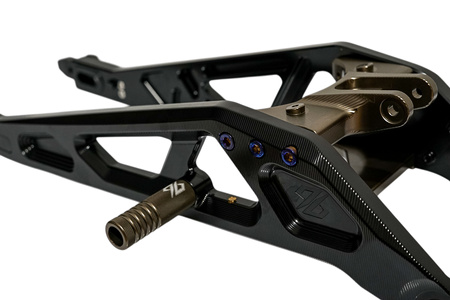 Basculante reforzado y extendido 96 Power Parts para Sur-Ron LBX / L1e, negro y marrón