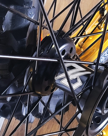 Zakázková sada kol OFF-ROAD 18″/21″ — Sur-Ron Ultra Bee