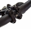 96 Power Parts présente fièrement notre nouvelle potence directe, conçue et fabriquée à partir de zéro, de qualité supérieure, pour les vélos lourds comme Sur-Ron, Surron LBX, Talaria, ERIDE Pro, 79Bike et plus encore. Noir