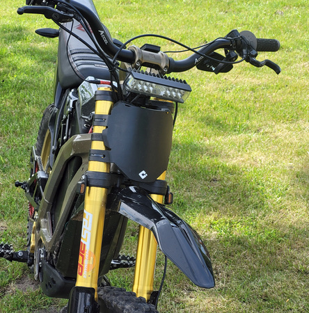96 Vorderer Kotflügel — schwarz glänzend, Talaria Sting, E-Ride Pro, Sur-Ron Light Bee | Montageschrauben im Lieferumfang