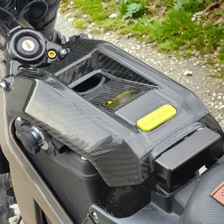 Tapa de la pila, imitación de carbono. Sur-Ron Light Bee/Segway X260