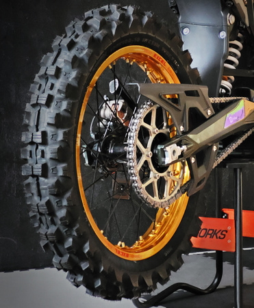 Customowy zestaw kół OFF-ROAD EXCEL 18"/21". Sur-Ron Ultra Bee