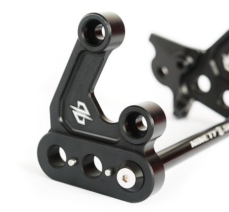 Versterkte voetsteunhouder 96, set met spacer, CNC, zwart. Sur-Ron Light Bee//Segway X260
