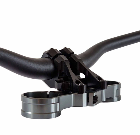 96 Power Parts présente fièrement notre nouvelle potence directe, conçue et fabriquée à partir de zéro, de qualité supérieure, pour les vélos lourds comme Sur-Ron, Surron LBX, Talaria, ERIDE Pro, 79Bike et plus encore. Noir