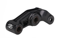 96 CNC förstärkt bakre fjädringslänk, aluminium 7075, svart — Sur-Ron Light Bee / Segway X260